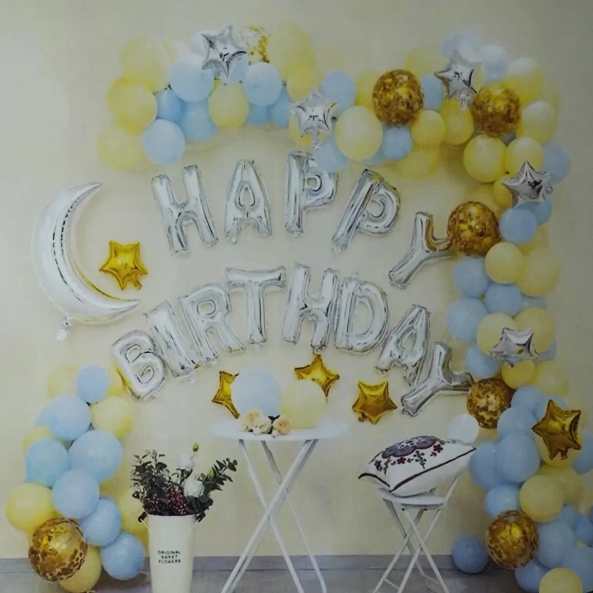 Arcada baloane albastre-galbene, cu luna, stelute si banner Happy Birthday