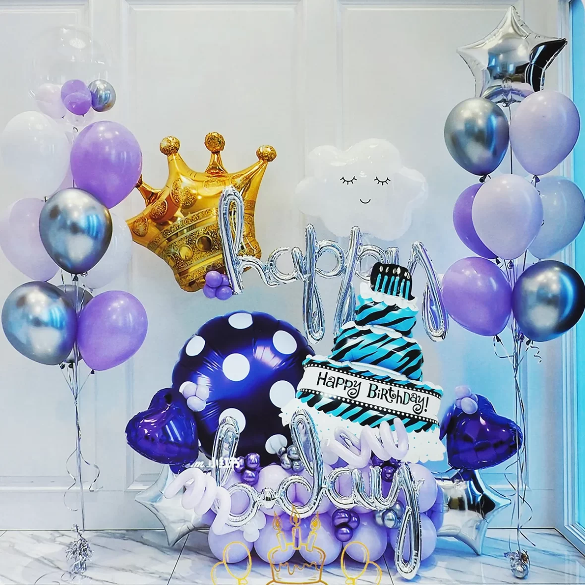 Set aranjament baloane cu tort si coronita