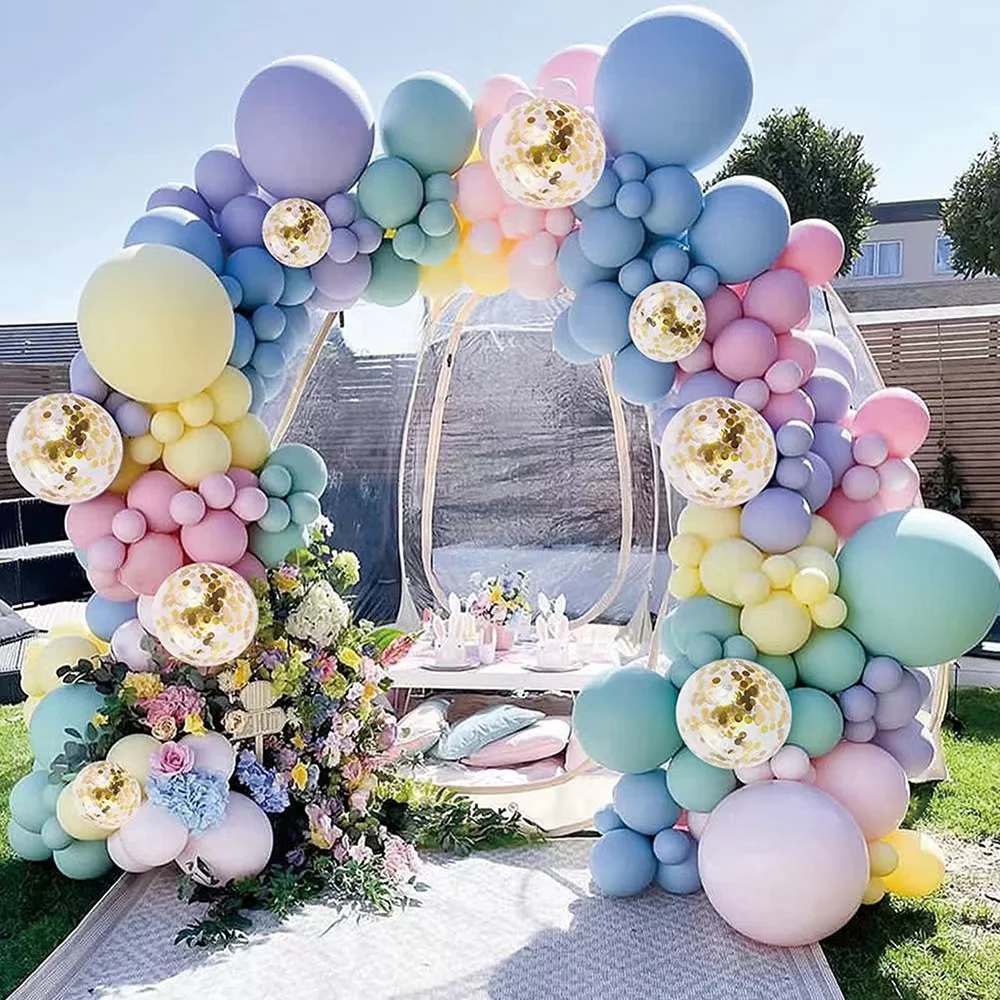 Set arcada baloane in culori pastelate si confetti auriu